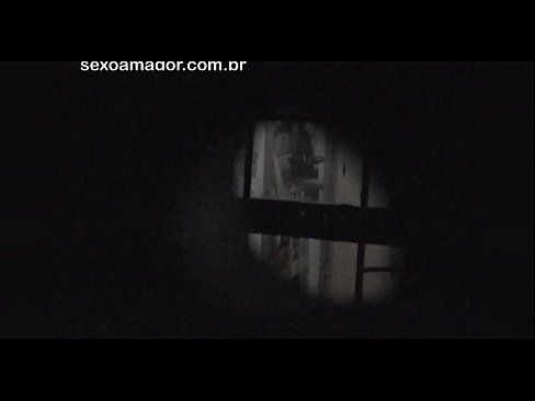 ❤️ Blondie fær leynilega myndbandsupptöku af hverfisferðamanni sem er falinn á bak við hola múrsteina ❌ Frábært klám hjá okkur is.porno-flix.ru ❌️
